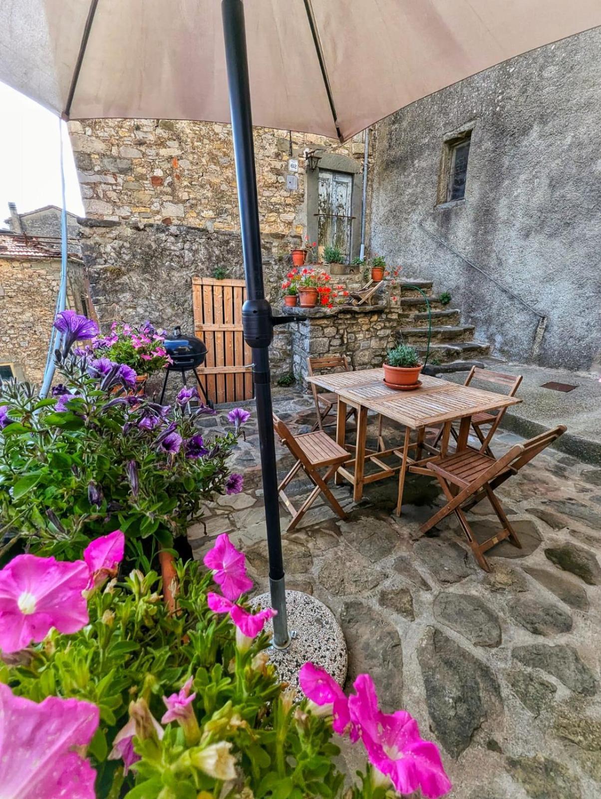 Vila Casa Bellavista Montefegatesi Exteriér fotografie